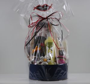 Composition de corbeille cadeau emballée
