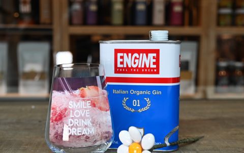 Sélection Gin Tonic avec fleur en chocolat